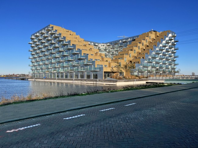 Sluishuis vanaf IJburg