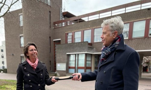 stokje aan Hans Buijtelaar.jpg