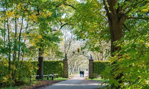Header Wandelaars bij de poort van Mariënwaerdt © Ad Snelderwaard.jpg