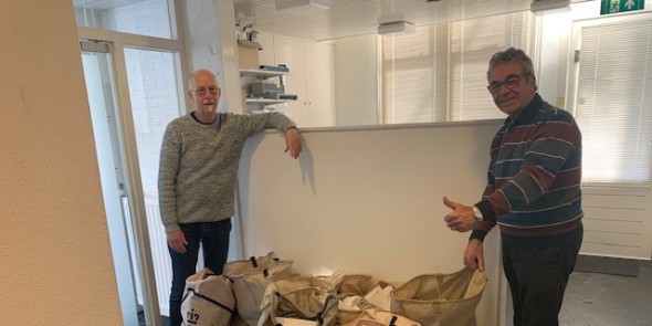 postzakken welkomstgeschenken donateurs.jpg