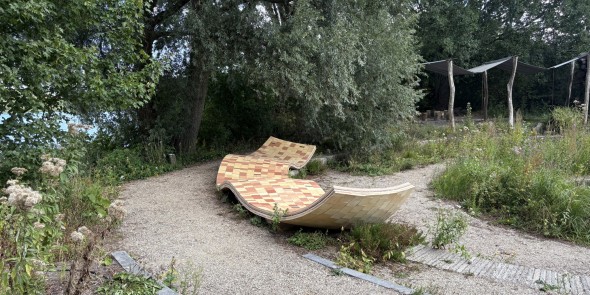 Bank op schiereiland Utopia bij Almere © Ernst Koningsveld.jpg