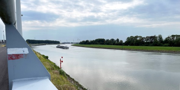 Aanlooproute LAW 6 met zicht op Hartelkanaal © Ernst Koningsveld-2.jpg