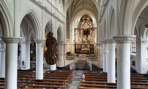 Interieur_van_de_kerk_in_Thorn.jpg