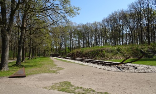 Westerborkpad monument.JPG