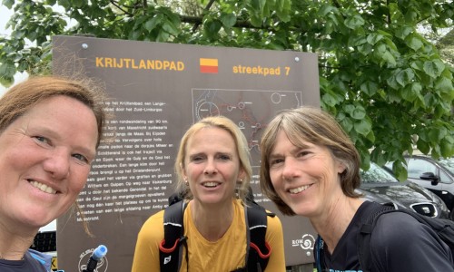 Krijtlandpad 3 trailers voor bord.jpeg